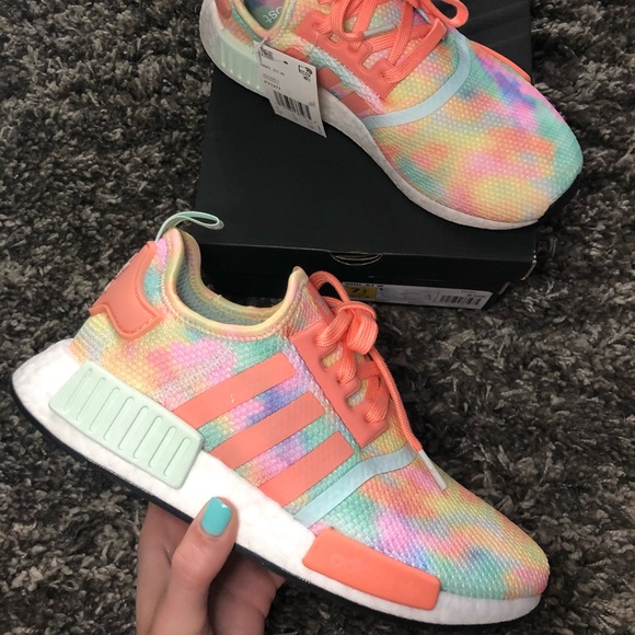 adidas nmd r1 chalk coral